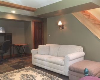 Autumn Escape - Chalet Retreat in the Heart of the Mountains. Dog friendly! - Mount Holly - Salon