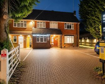 High Trees Guest House Gatwick - Horley - Building