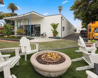 Ith Santa Barbara Surf Hostel - Santa Barbara - Patio