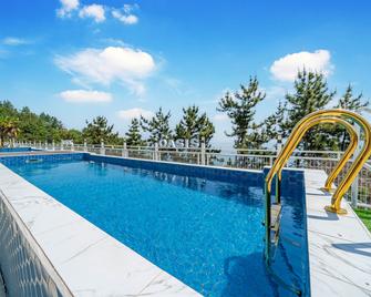 Yeosu Oasis Poolvilla - Yeosu - Basen
