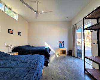 La Ventana Hostel and Hotel - La Ventana - Bedroom
