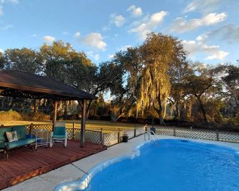 Unique A-Frame wloft, pool, & RV electric 17 min from Silver Springs State Park - Silver Springs - Басейн