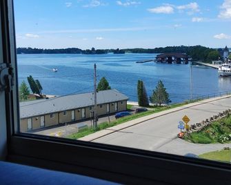 Stonewater Manor B&B - Gananoque - Balcon