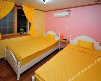 Yeosu Inn Hostel - Yeosu - Slaapkamer