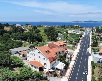 La Costera - Lanzada - Vista del exterior