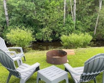 Charming 3-bedroom rental, centrally located, Dark Skies, UTV trails & more. - Coudersport - Patio