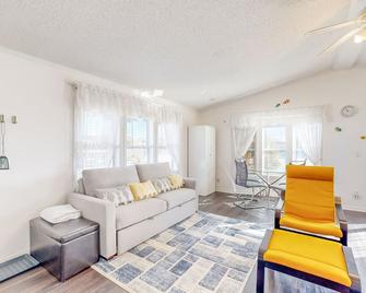 Assateague Point Paradise - Berlin - Living room