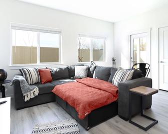 #stayinmydistrict Nw Nampa Modern Rowhouse - Nampa - Living room