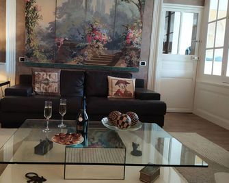 Grand Appartement de Charme sur la Rivière - Redon - Living room