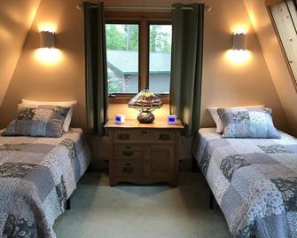 Private Retreat On Placid Lake - Deerwood - Bedroom