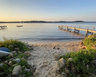 Waterfront lake house private beach dock - Harwich - Beach