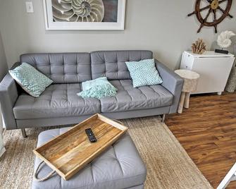 Beachfront Corpus Christi Condo with Deck and Views! - Corpus Christi - Vardagsrum