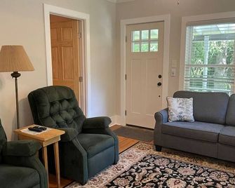 Walk to Phoenicia 15 Min to Belleayre Or - Phoenicia - Living room