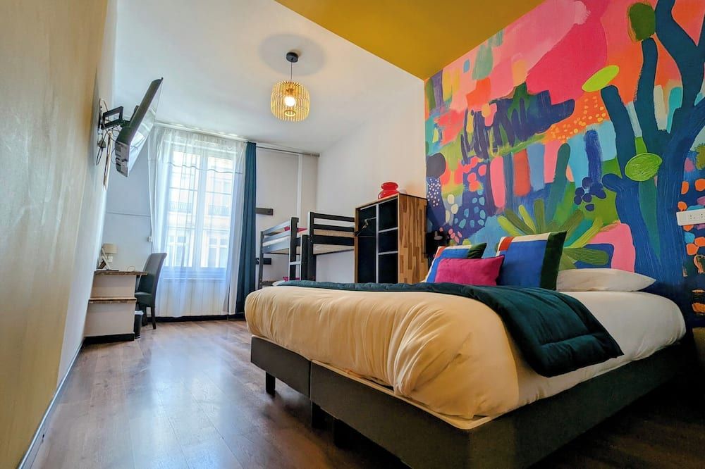 Hotel des Arts thumbnail 2