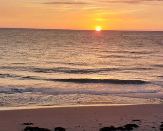 Delightful House for Up to 6 Guests + Baby With Large Secluded Garden Area - Fleury - Playa