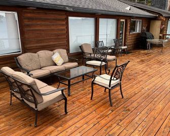 Rustic Lake Front Family Cabin with Beautiful Views - Carnelian Bay - Patio