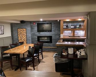 Kitimat River Motel & Suites - Kitimat - Bar