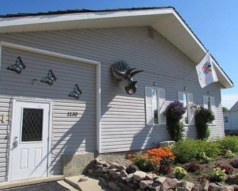 Newcastle Country Inn - Drumheller - Building