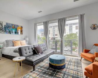 Downtown Denver Studio Less Than 1 Mi to Coors Field! - Denver - Sala de estar