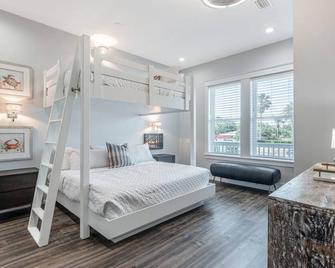 'Trifecta' Great Size for Family Vacation! - Laguna Beach - Bedroom