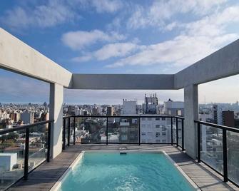 A modern loft with a smart key system, located close to a Mall and beaches. - Montevideo - Ban công