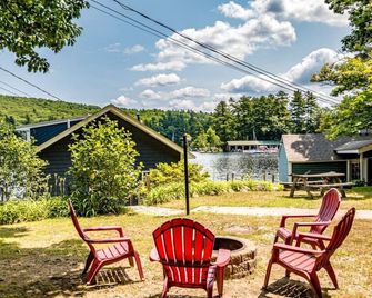 Sunapee Sunset Cottage | Grill | Fire Pit - Newbury - Innenhof