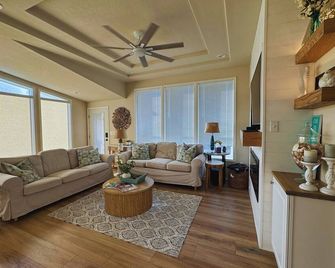 Winters by the Sea - Hot tub - Fenced in yard - Moclips - Living room