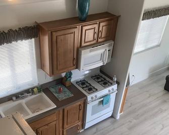 Cozy 2 bedroom Cottage by the River - Ehrenberg - Cocina