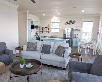 Luxury Angler Bay Waterfront - Arrive Early & Stay Late! - Hackberry - Sala de estar