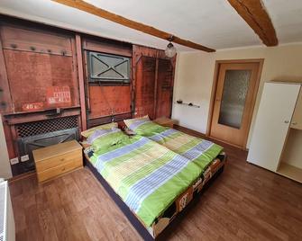cozy apartment on an old farm - Panschwitz-Kuckau - Schlafzimmer