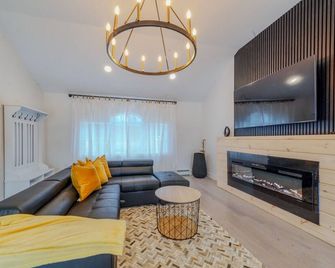 Brand New House with Large Porch in Lake Katrine - Lake Katrine - Sala de estar