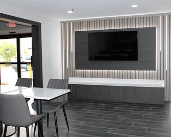 Super 8 by Wyndham Athens - Athens - Eetruimte