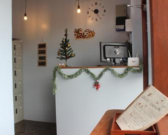 The Old Moulmein Hostel - Mawlamyine - Front desk