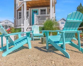 Plovers Nest: Perfect Couple Retreat: Gas Fireplace, Sunset water views! Smart TVs, Fast WiFi - Newburyport - Balcony