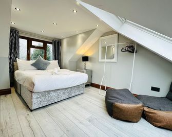 Spacious 6 Bed House in Wembley - Londyn