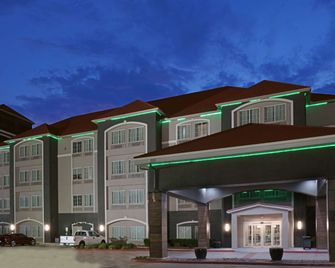 La Quinta Inn & Suites by Wyndham Fort Worth Arlington West - פורט וורת' - בניין