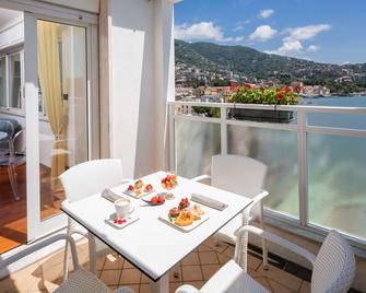 بست ويسترن بلس تيجولو هوتل رويال - راباللو - شرفة