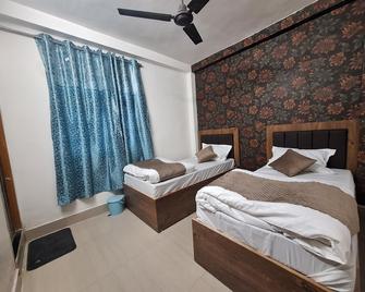 Hotel Yogita Inn - Bodh Gaya - Bedroom