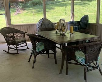 Come enjoy beautiful Lake Erie! - North East - Dining room