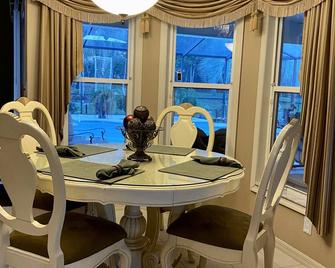 “la Casa Bella” - Your Home Away From Home!\nperfect For Snowbirds And Families - Beverly Hills - Comedor