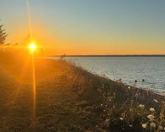 Family and Pet Friendly Ocean Front Beach Access Cottage in Tatamagouche - Tatamagouche - Outdoors view