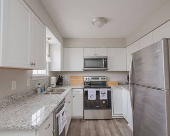The Lazy Lizard- 2 bedroom apartment - Martinsburg - Keittiö