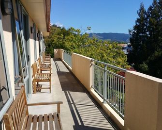 Abelia Motor Lodge - נלסון - מרפסת