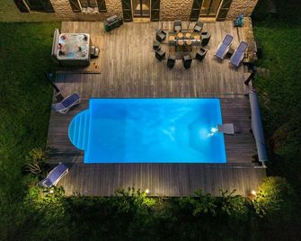 Maison de vacances avec piscine - Montignac - Zwembad