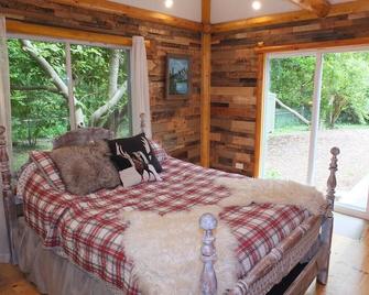 New! La Maison Malabar - Gorgeous Luxury Cabin! - South Haven - Bedroom