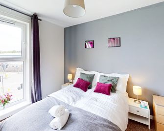 Two Bedrooms Apartment By Vesta Serviced Accommodation & Short Lets Hatfield With Free Wifi - แฮทฟิลด์ - ห้องนอน