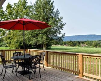 Holly Tree Retreat Located In Beautiful Luray, Va. - Luray - Балкон