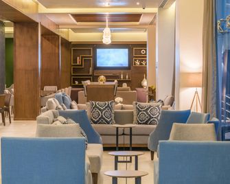 Hampton Inn & Suites by Hilton Salamanca Bajio - Salamanca - Salónek