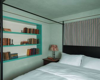 Chartres Carriage House & Pool By Dear Valentine - New Orleans - Bedroom