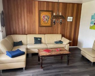 Holiday apartment Wirdum for 1 - 8 persons with 4 bedrooms - Holiday apartment - Wirdum - Sala de estar
